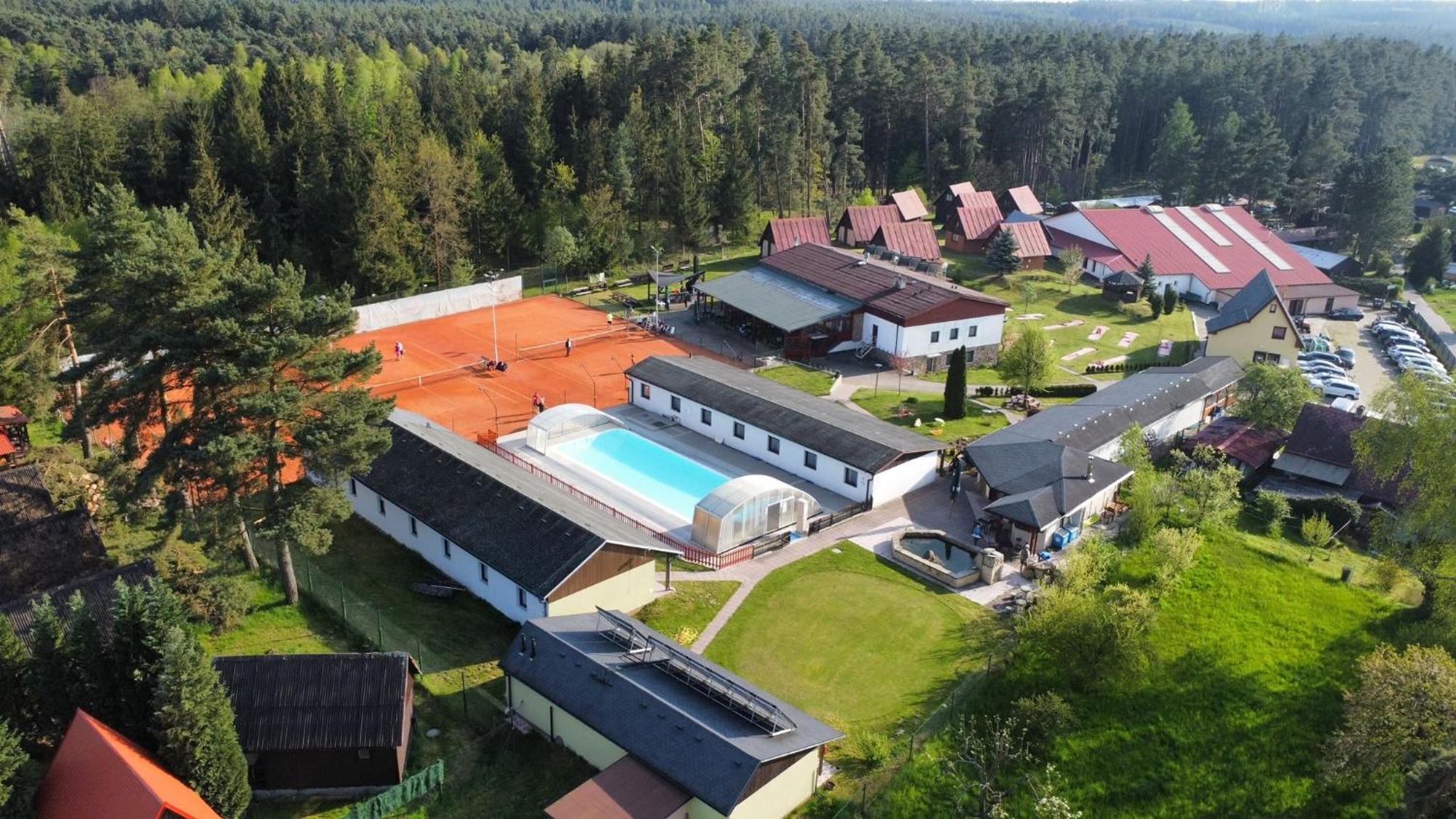 Raj Sportovni A Rekreacni Resort Branzez Kněžmost 외부 사진